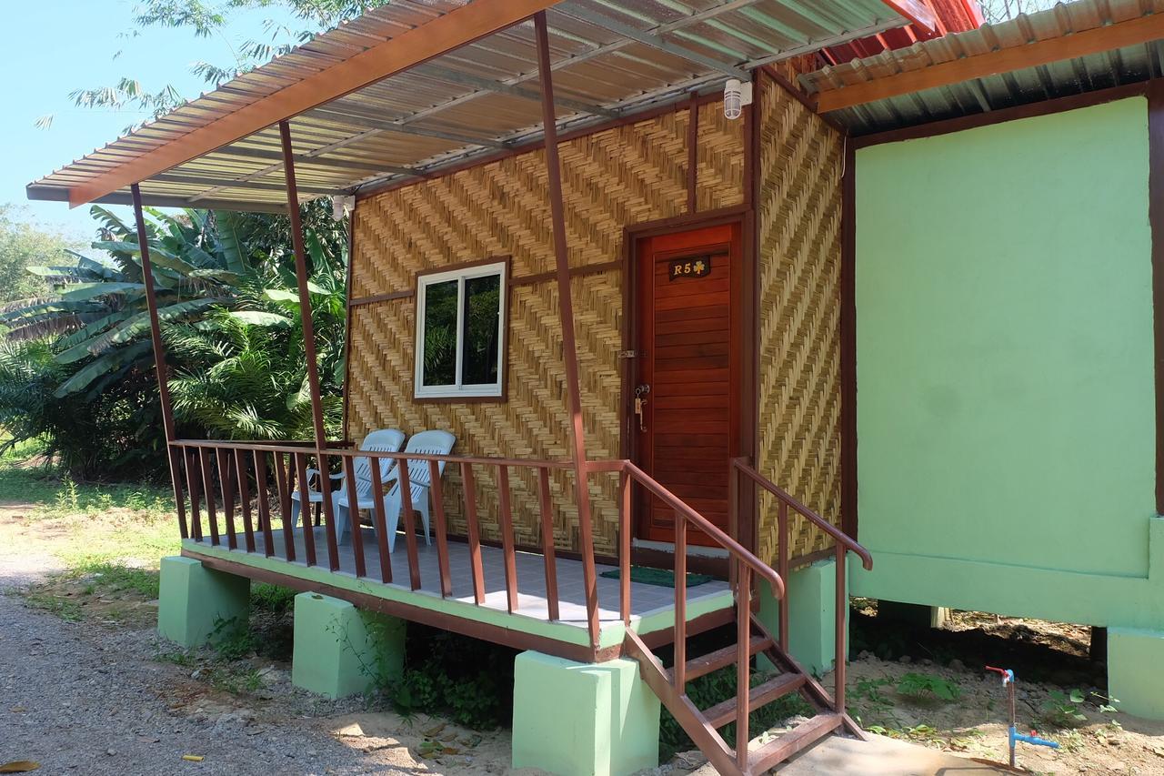 Khaosok Bamboo Huts Resort Khao Sok National Park 外观 照片